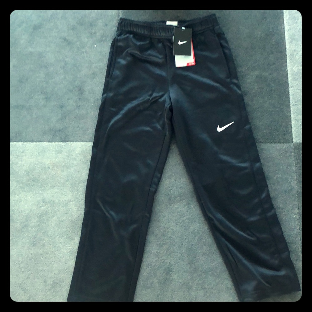 NWT...Nike Medium Boys trainers